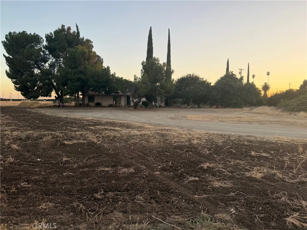 915 S Strathmore Lindsay, CA 93247