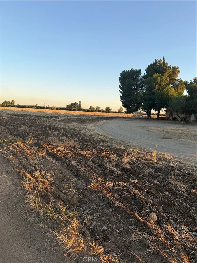 915 S Strathmore Lindsay, CA 93247
