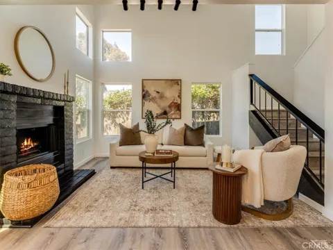 1260 Laguna Lane