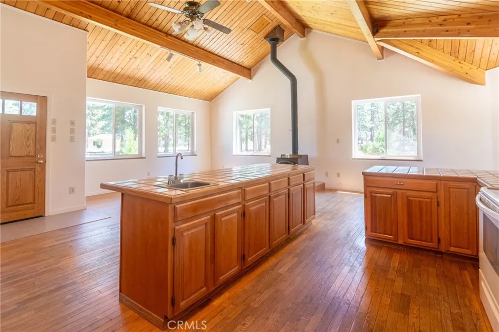 17653 Cougar Court Weed, CA 96094