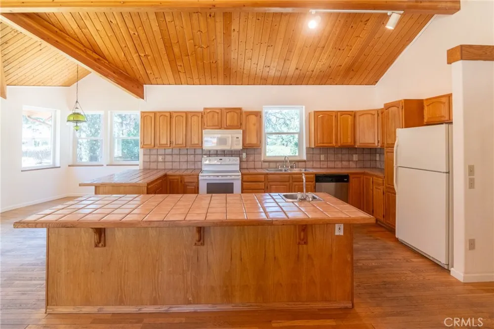 17653 Cougar Court Weed, CA 96094