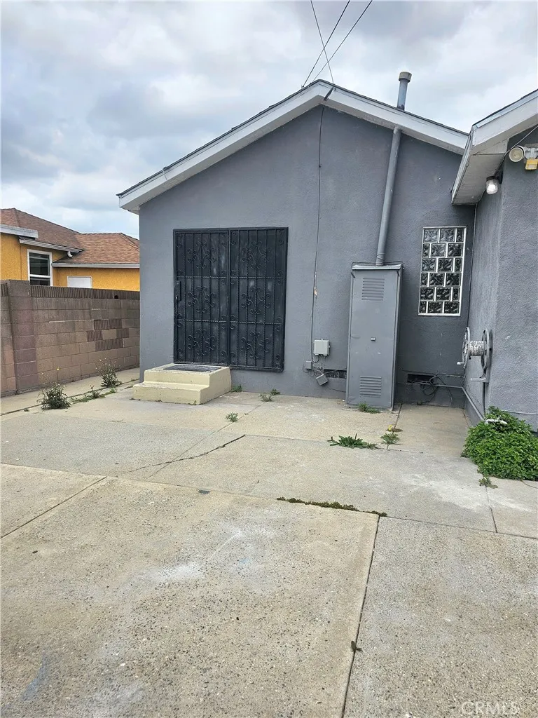 938 S Tajauta Avenue Compton, CA 90220