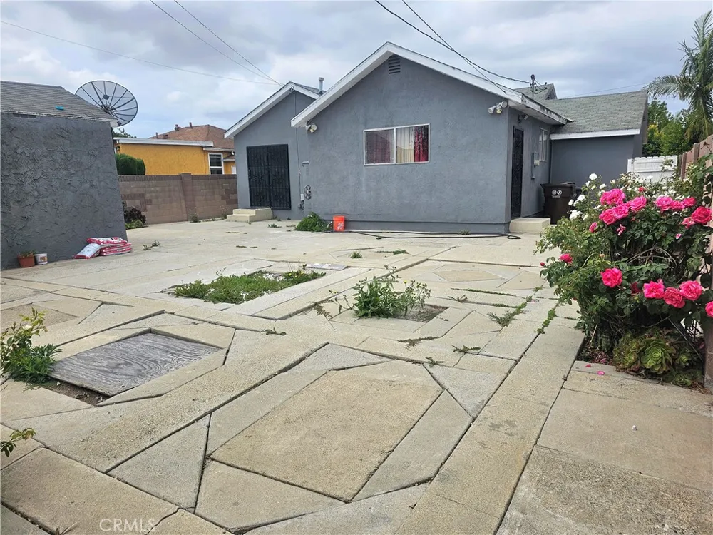 938 S Tajauta Avenue Compton, CA 90220