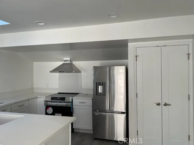 6532 Shoup Avenue West Hills, CA 91307