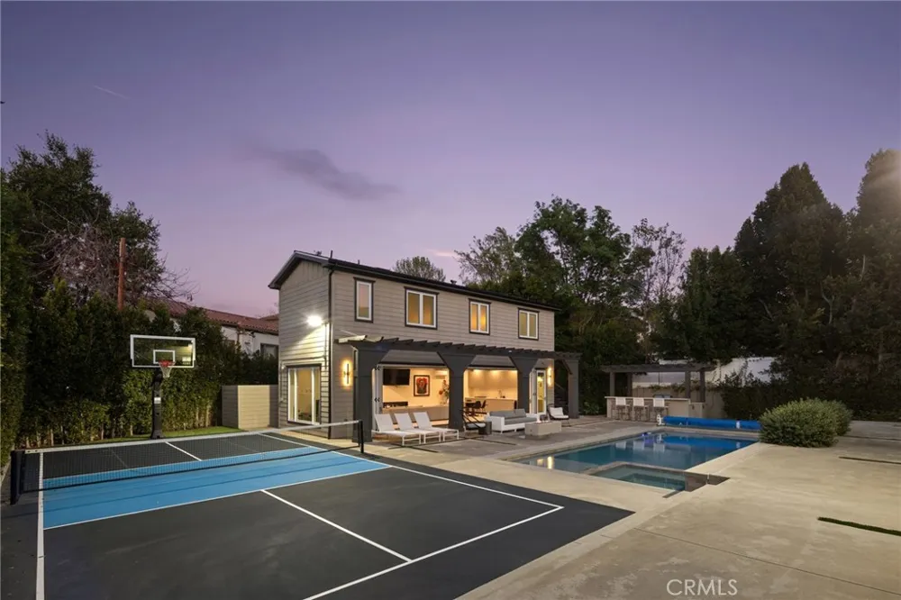 15547 Valley Vista Boulevard Encino, CA 91436