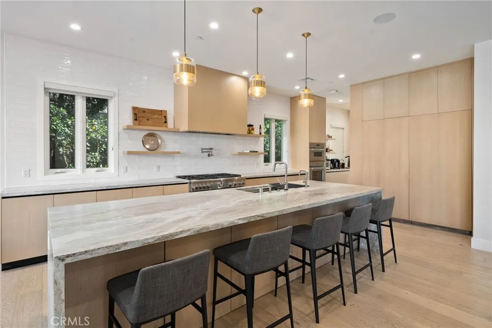 15547 Valley Vista Boulevard Encino, CA 91436