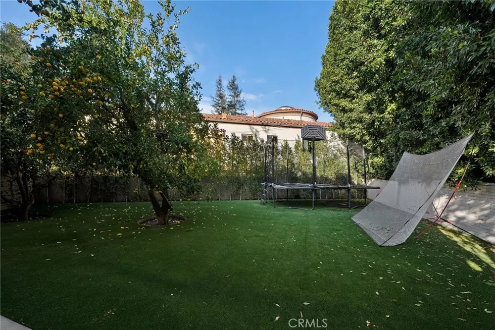 15547 Valley Vista Boulevard Encino, CA 91436