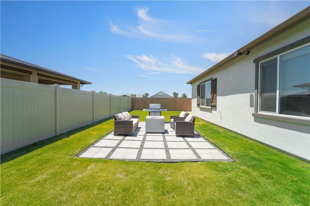 3230 Emerald Ln Lancaster, CA 93535