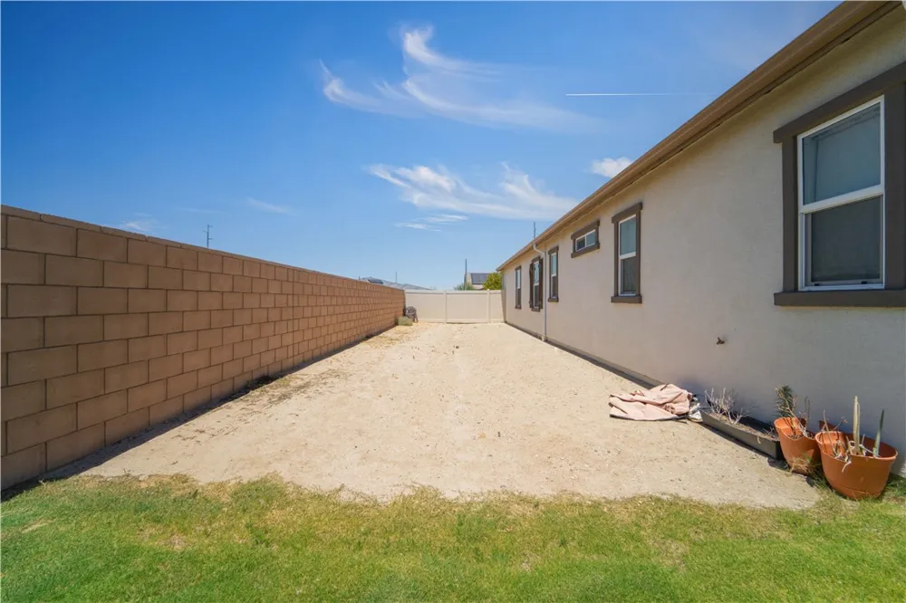 3230 Emerald Ln Lancaster, CA 93535