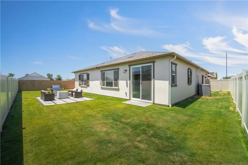 3230 Emerald Ln Lancaster, CA 93535