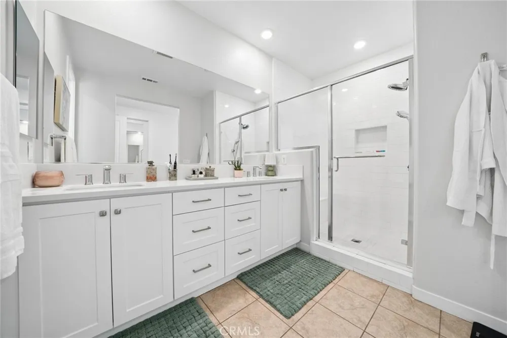 27262 Narrowleaf Willow Lane Valencia, CA 91381