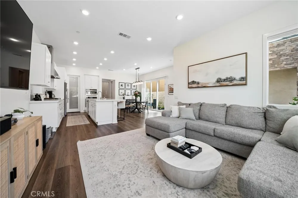 27262 Narrowleaf Willow Lane Valencia, CA 91381