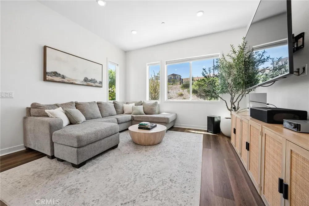 27262 Narrowleaf Willow Lane Valencia, CA 91381