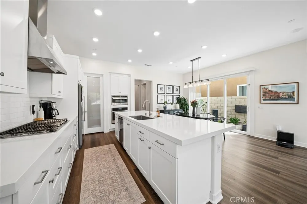 27262 Narrowleaf Willow Lane Valencia, CA 91381