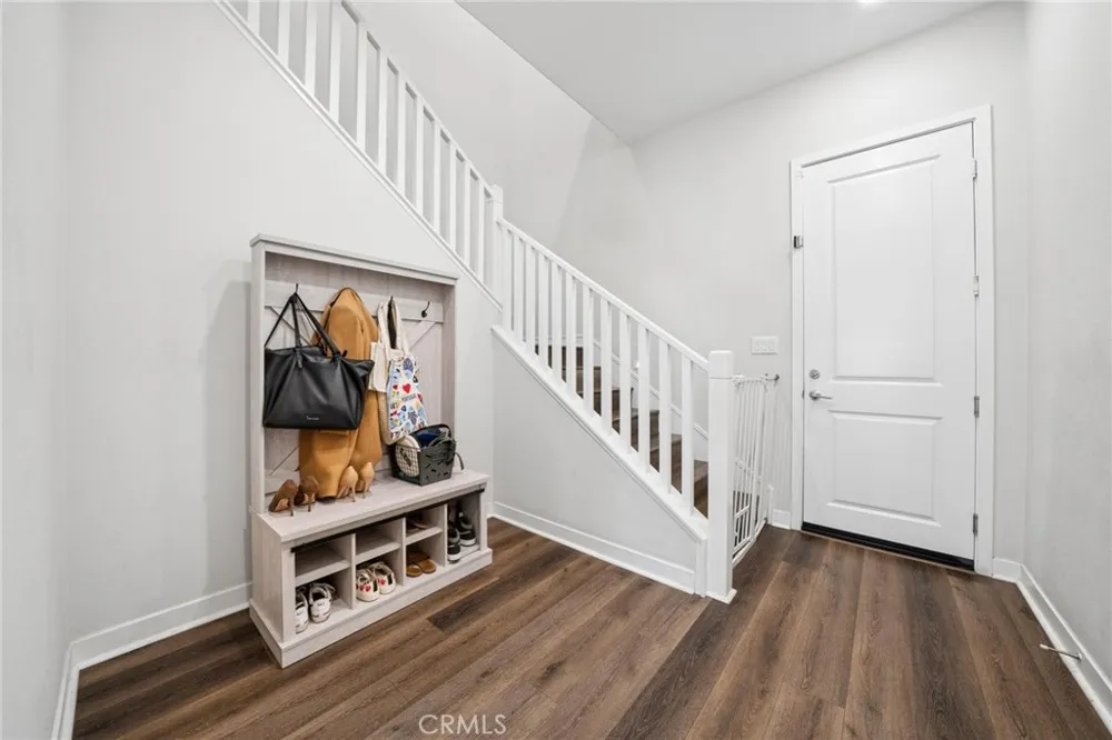 27262 Narrowleaf Willow Lane Valencia, CA 91381