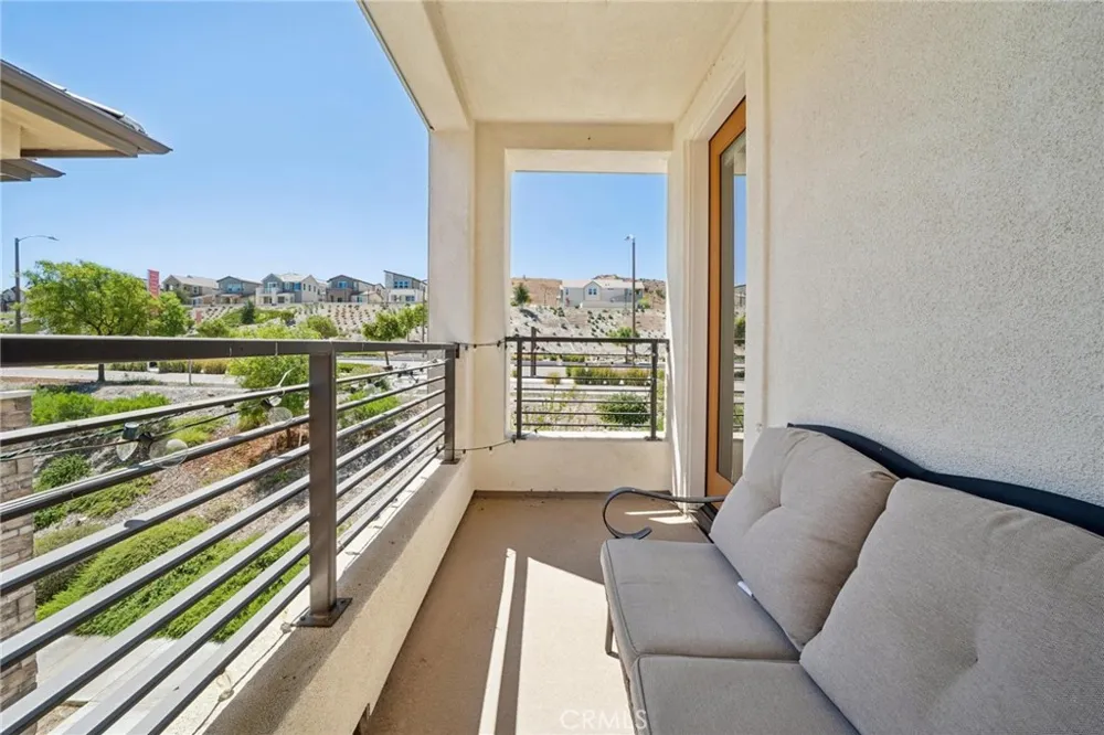 27262 Narrowleaf Willow Lane Valencia, CA 91381