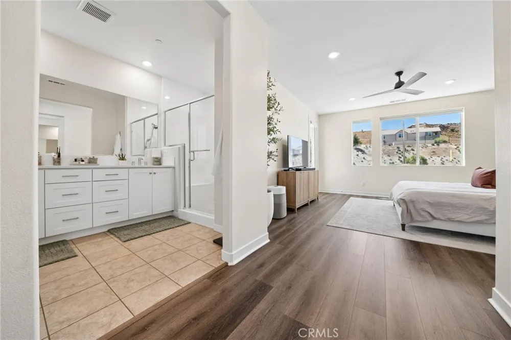 27262 Narrowleaf Willow Lane Valencia, CA 91381