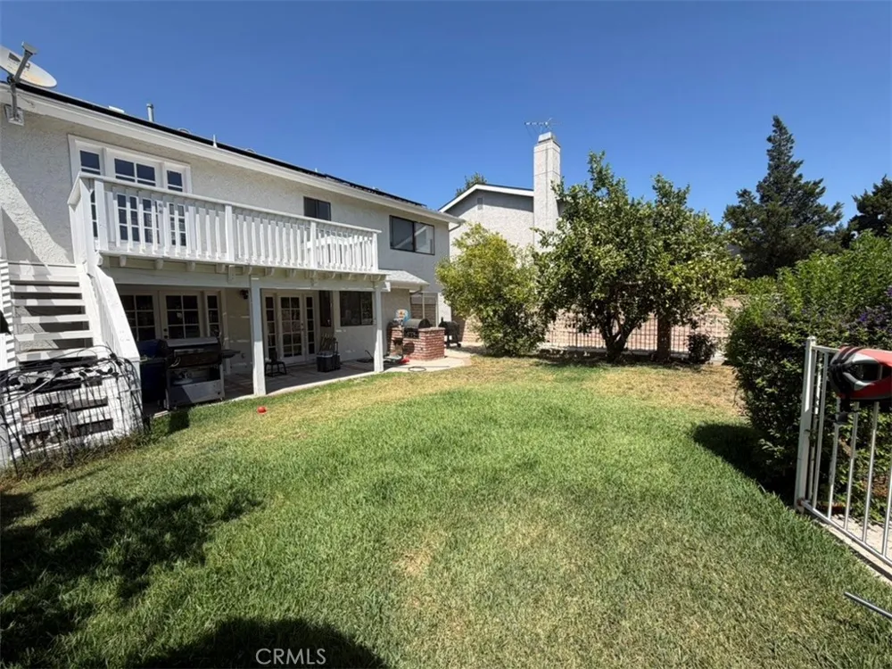 18012 Raymer Northridge, CA 91325