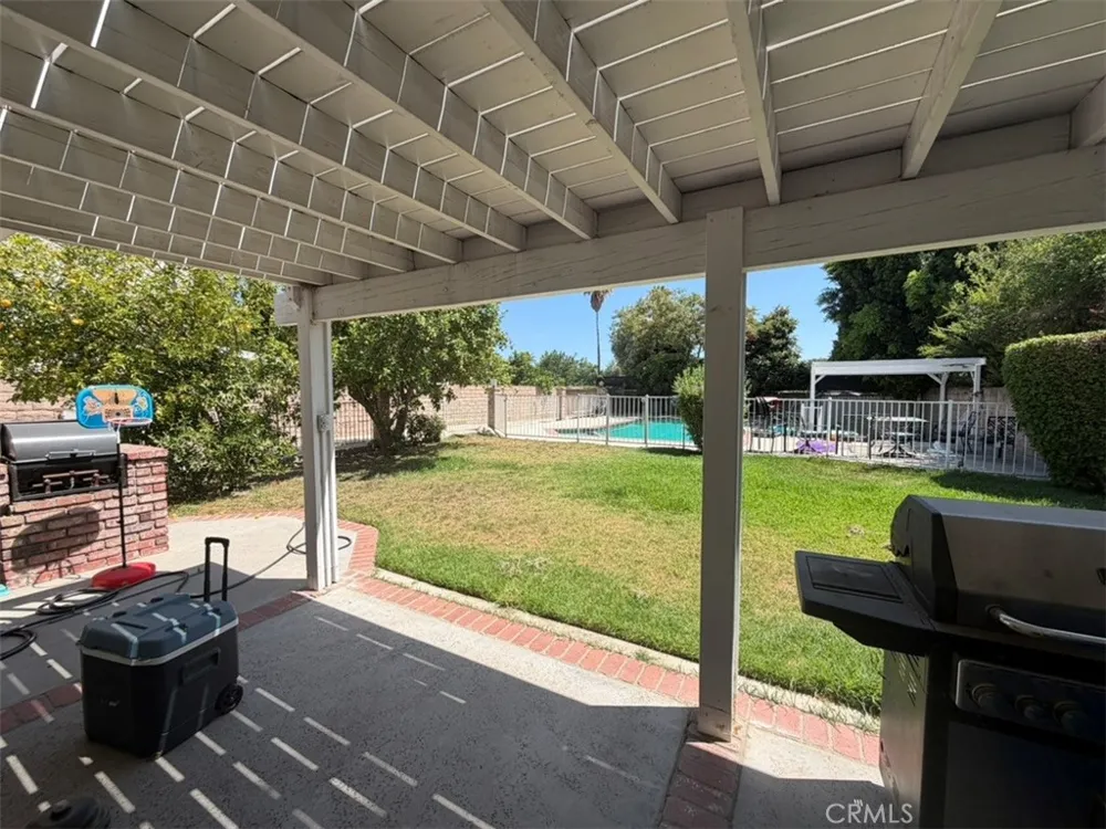 18012 Raymer Northridge, CA 91325
