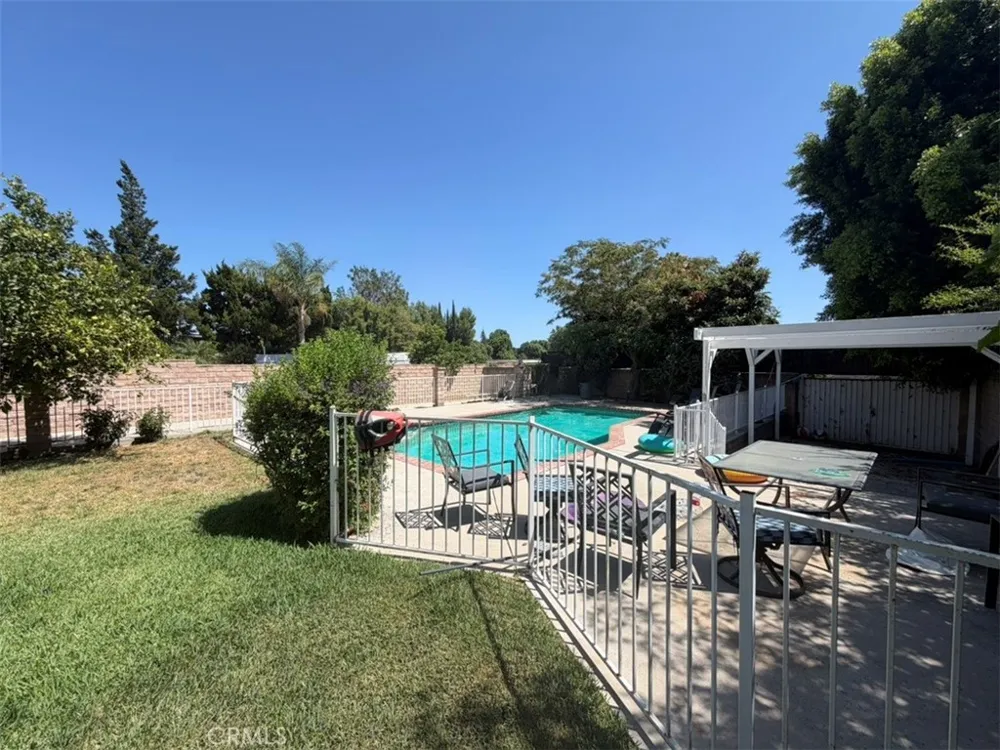 18012 Raymer Northridge, CA 91325