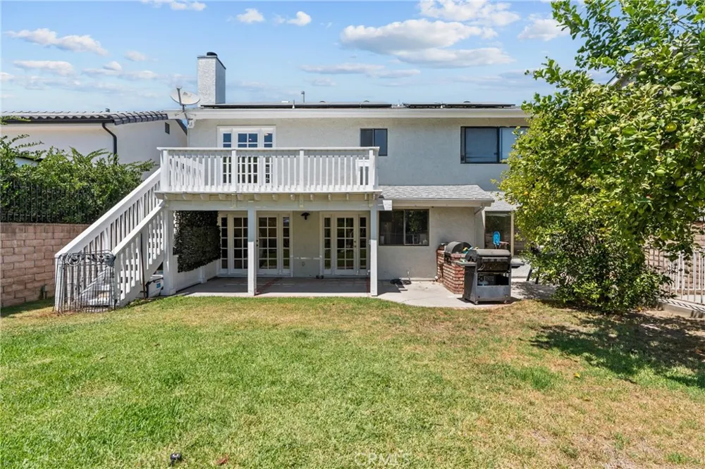 18012 Raymer Northridge, CA 91325