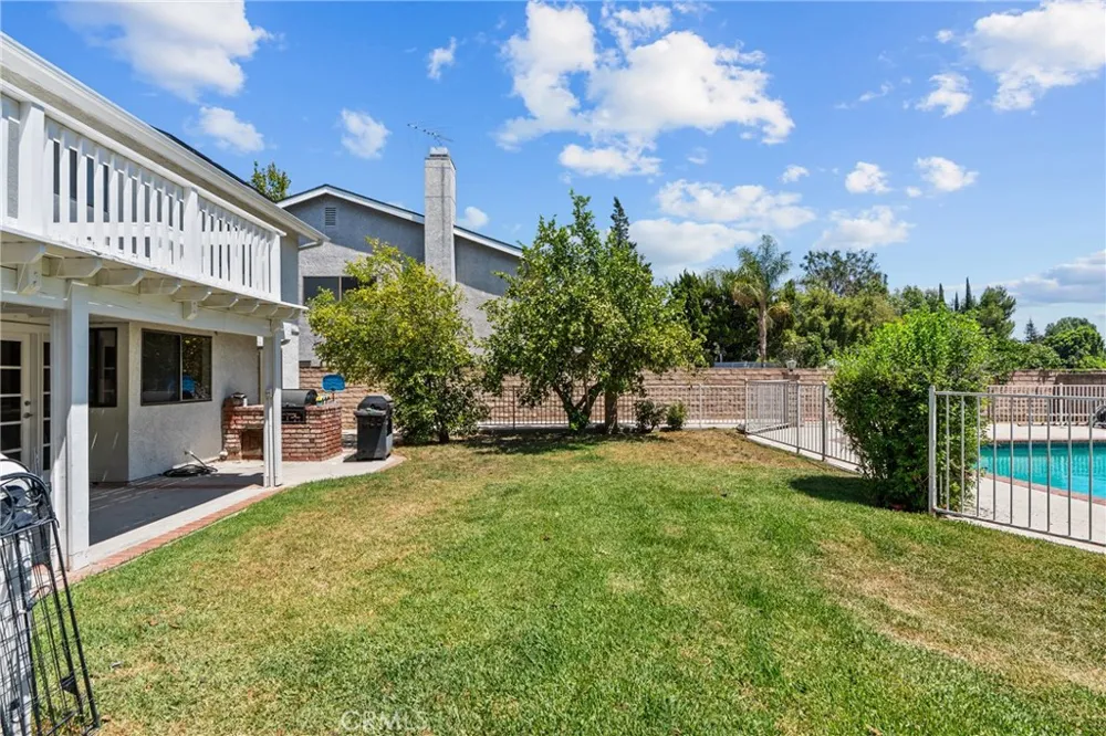 18012 Raymer Northridge, CA 91325