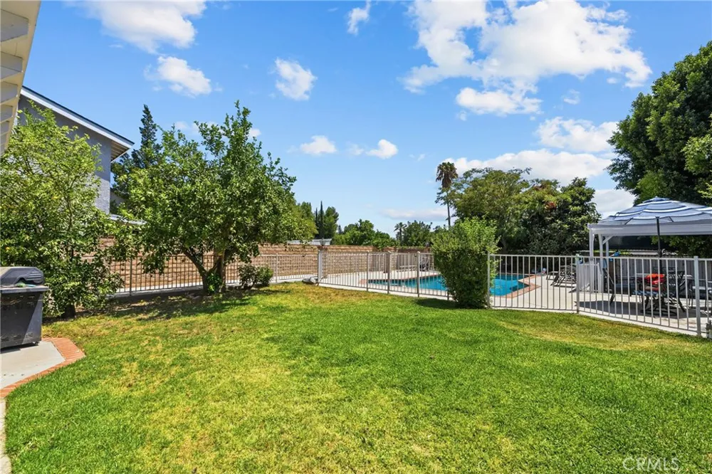 18012 Raymer Northridge, CA 91325