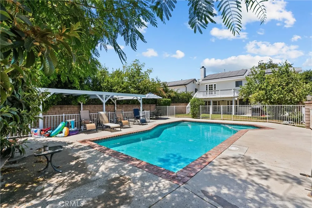 18012 Raymer Northridge, CA 91325