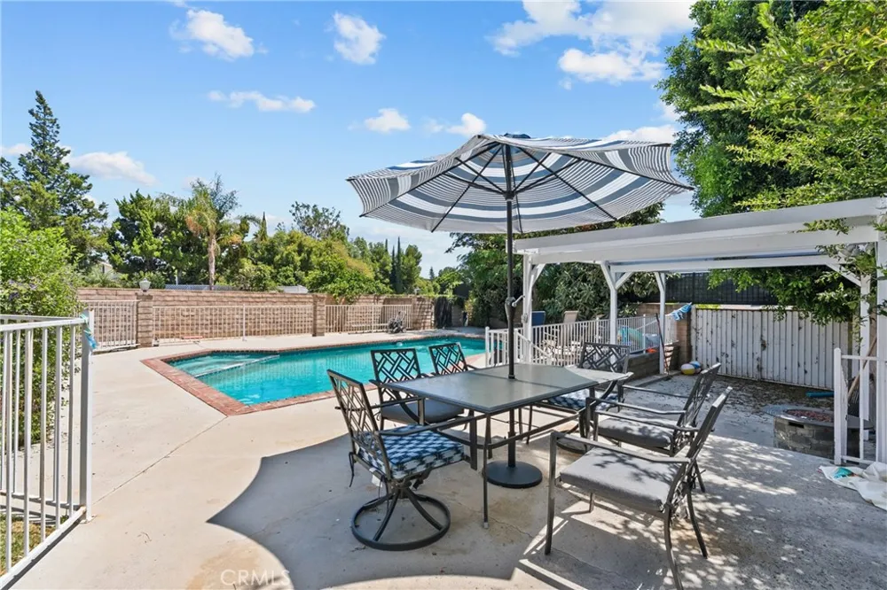 18012 Raymer Northridge, CA 91325