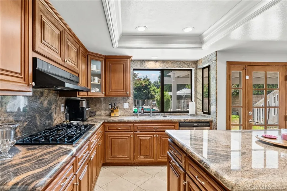 18012 Raymer Northridge, CA 91325