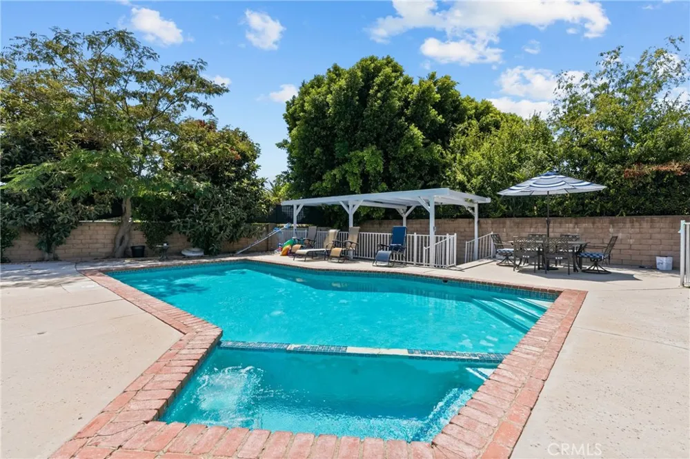 18012 Raymer Northridge, CA 91325