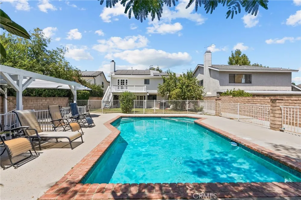 18012 Raymer Northridge, CA 91325