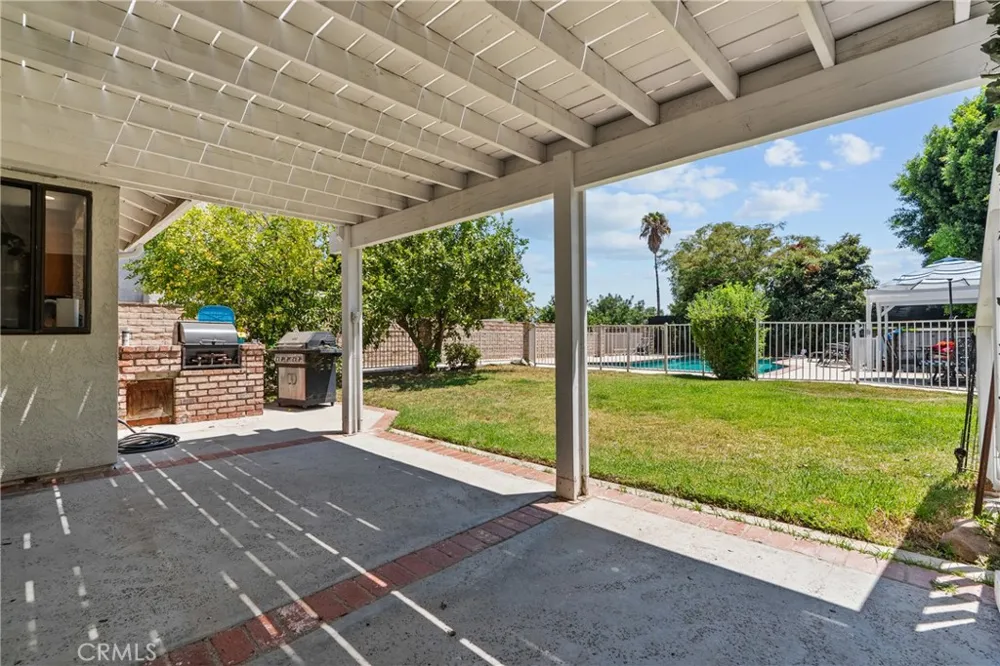18012 Raymer Northridge, CA 91325