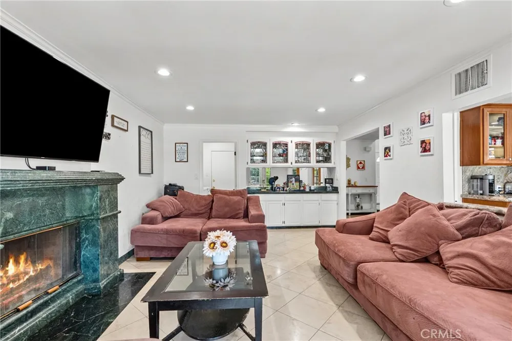 18012 Raymer Northridge, CA 91325
