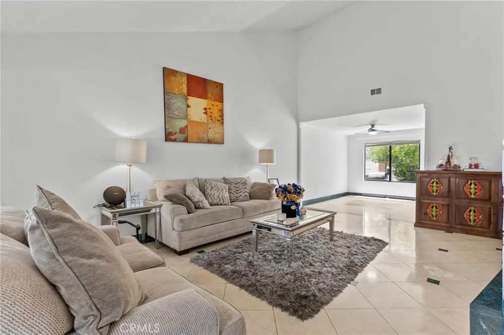 18012 Raymer Northridge, CA 91325
