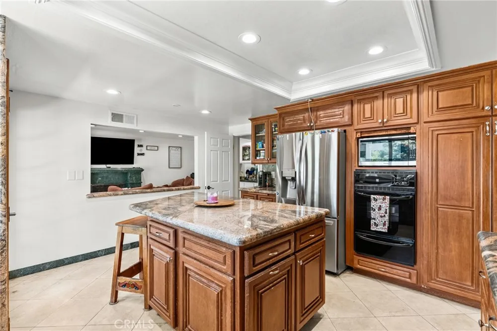 18012 Raymer Northridge, CA 91325