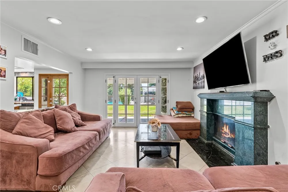18012 Raymer Northridge, CA 91325