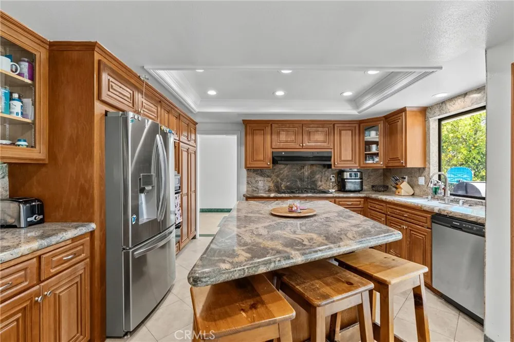 18012 Raymer Northridge, CA 91325