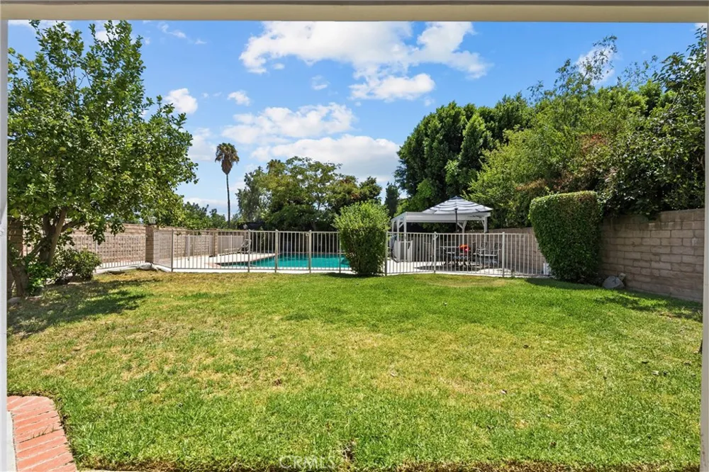 18012 Raymer Northridge, CA 91325