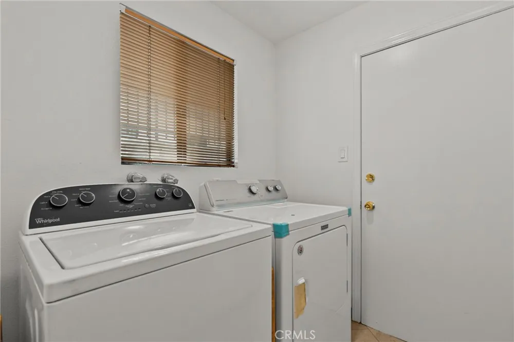 18012 Raymer Northridge, CA 91325