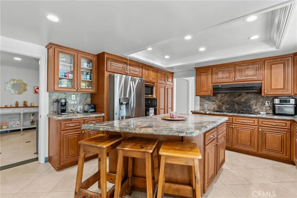 18012 Raymer Northridge, CA 91325