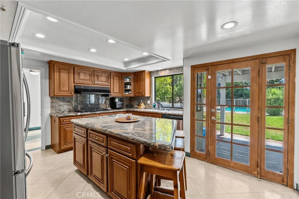 18012 Raymer Northridge, CA 91325