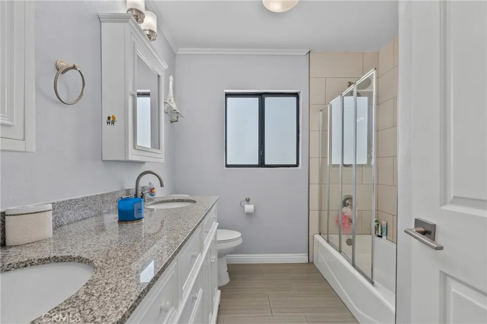18012 Raymer Northridge, CA 91325