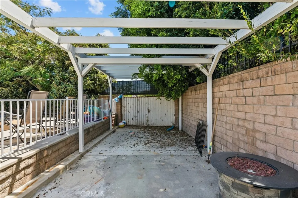 18012 Raymer Northridge, CA 91325