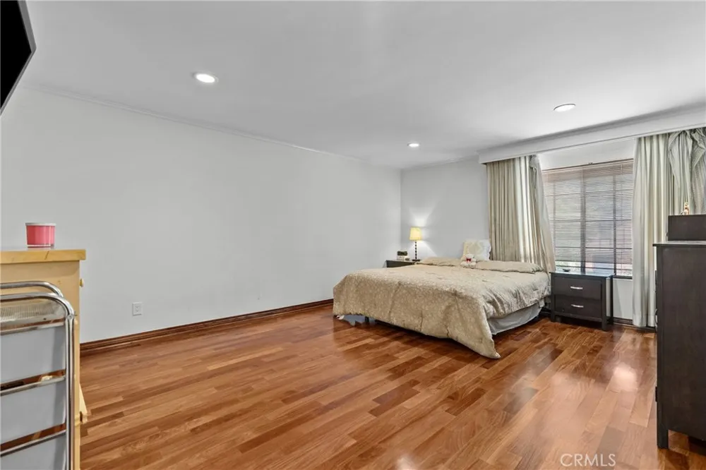 18012 Raymer Northridge, CA 91325