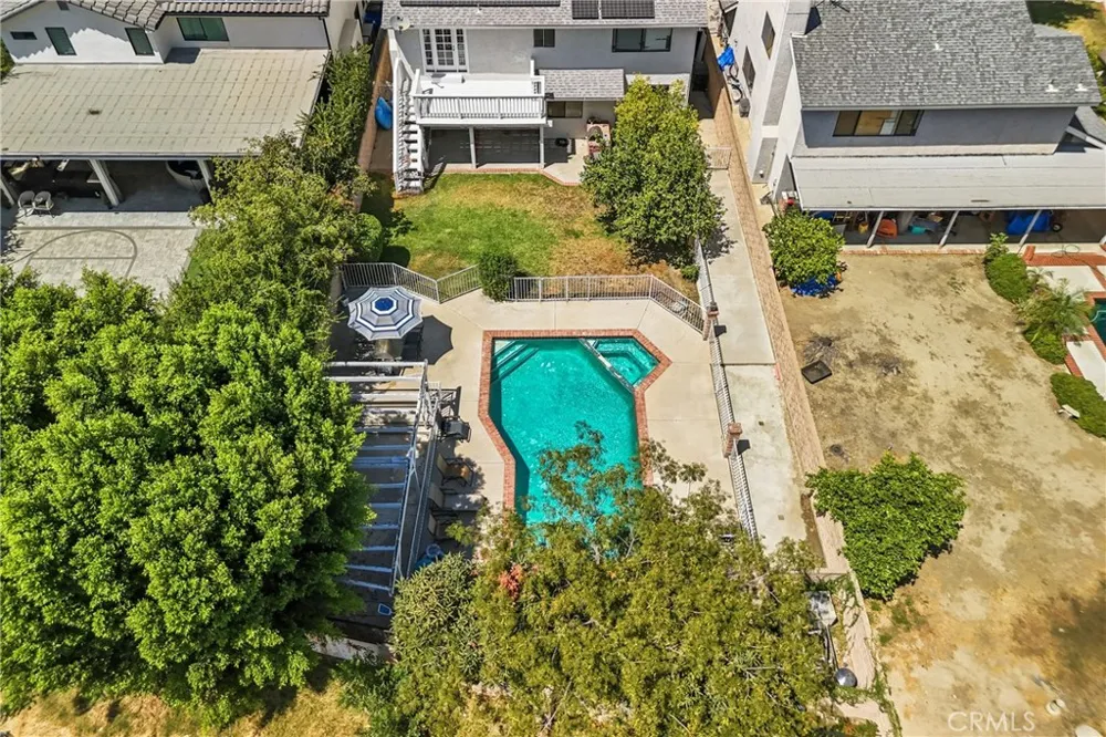 18012 Raymer Northridge, CA 91325