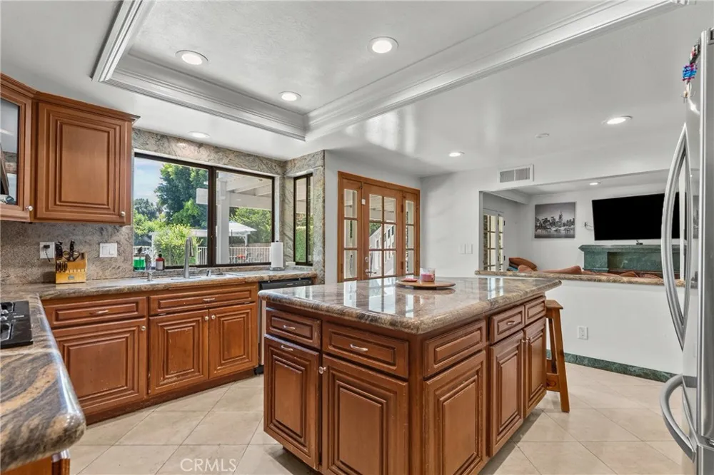 18012 Raymer Northridge, CA 91325
