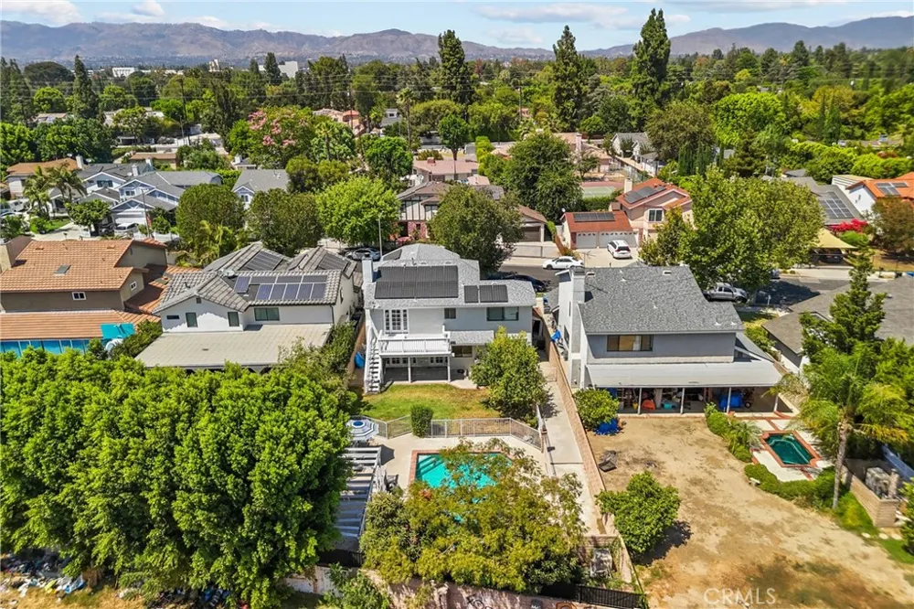 18012 Raymer Northridge, CA 91325