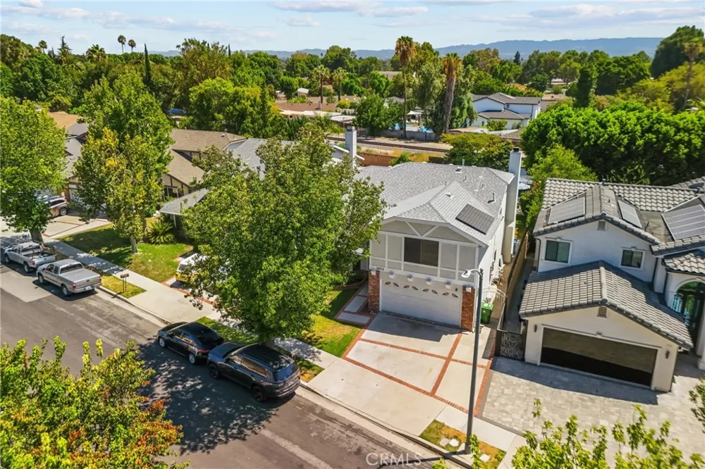 18012 Raymer Northridge, CA 91325