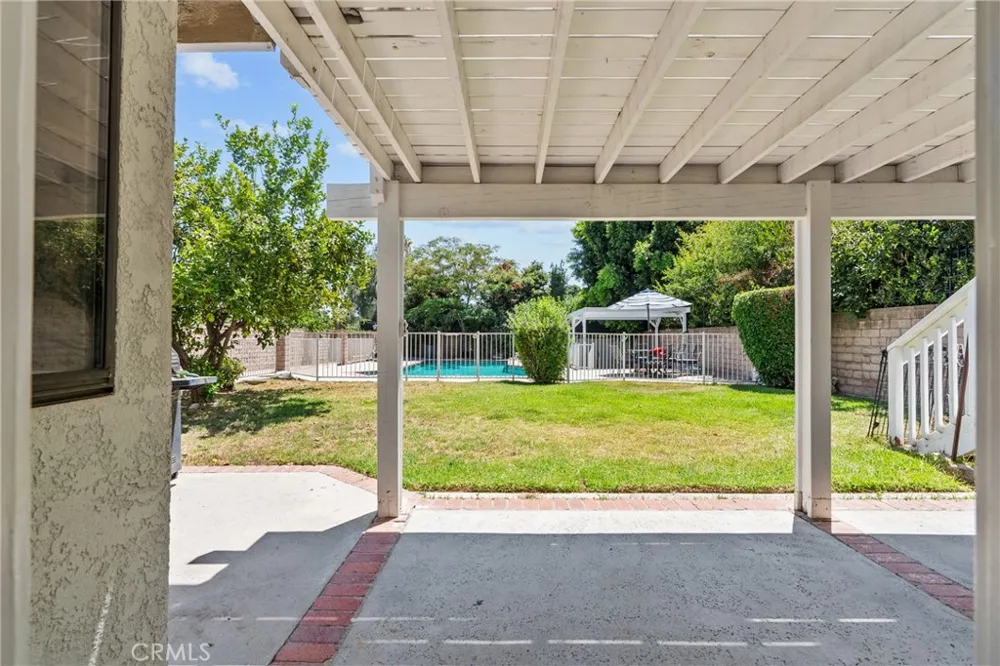 18012 Raymer Northridge, CA 91325